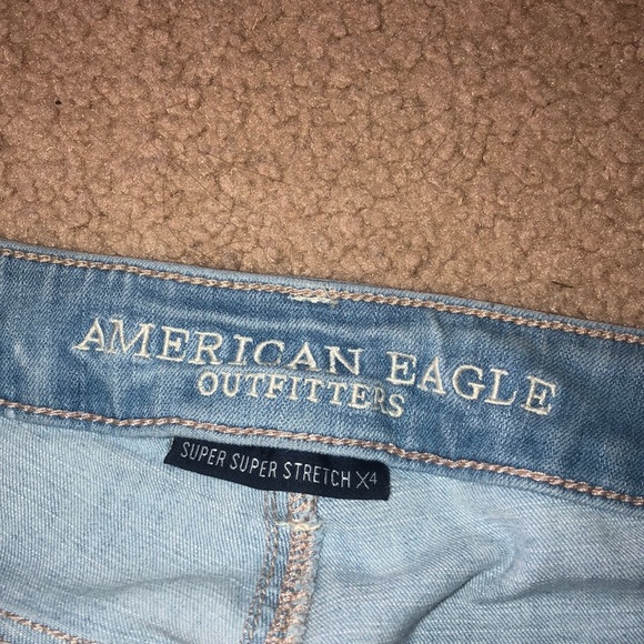 American Eagle Ripped Jeans!! - Picture 2 of 4